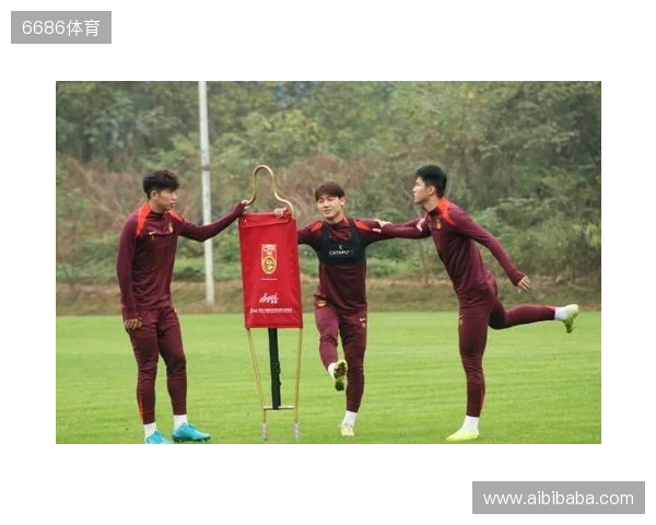 邵佳一探班U22国足重逢老友 9人归来鲁沪新星伤退 邵佳一探班U22国足重逢老友 9人归来鲁沪新星伤退