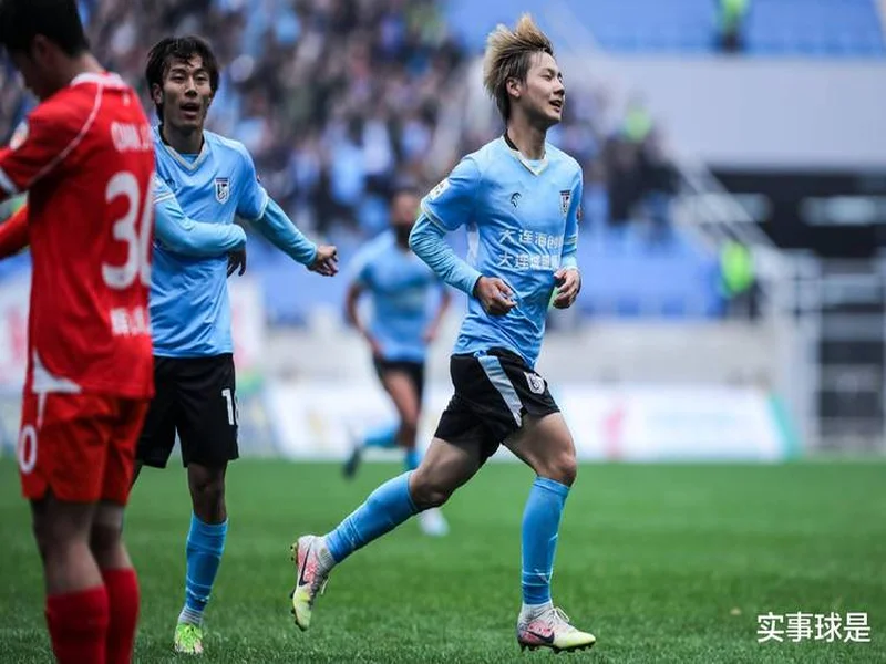 福将!和晓强近三个赛季效力于西海岸、英博和铜梁龙,三队均升超